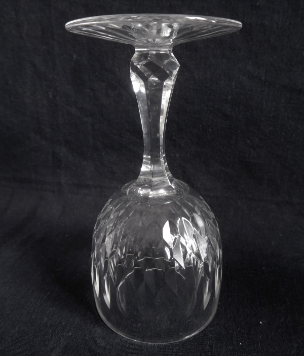 Verre à porto / madère en cristal de Baccarat, forme ballon 6186 modèle écailles biseautées taille 8357 - 9,8cm