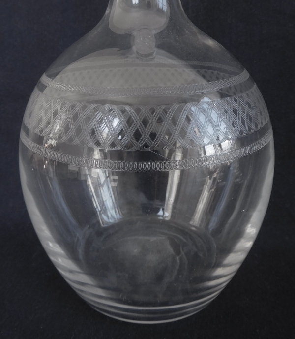 Baccarat crystal wine decanter, engraved crystal pattern 1423 - 31.5cm