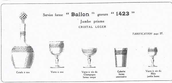 Baccarat crystal wine decanter, engraved crystal pattern 1423 - 31.5cm