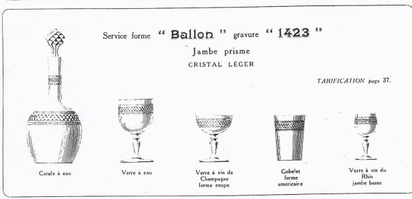 Carafe à vin en cristal de Baccarat, modèle forme ballon gravure 1423 - 31,5cm