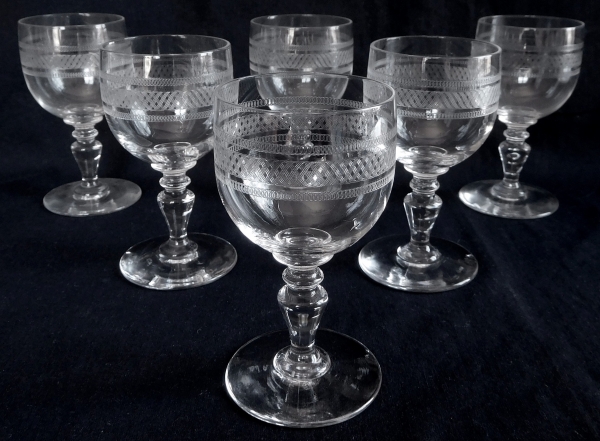 Verre à vin en cristal de Baccarat, modèle forme ballon gravure 1423 - 11,4cm