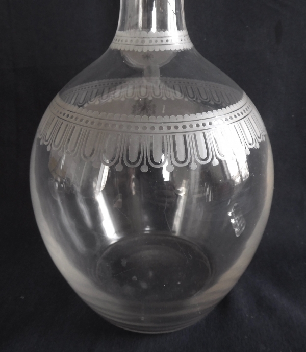 Baccarat crystal wine decanter / bottle, Louis XVI style engraving - 31.5cm