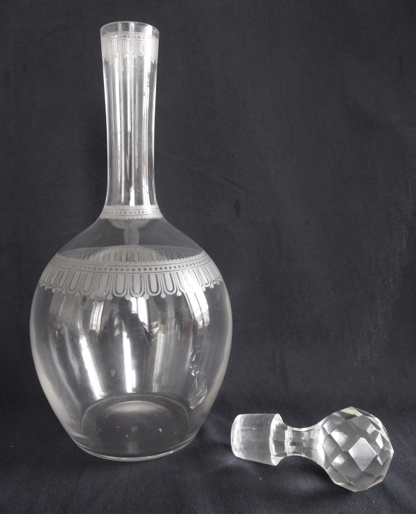 Baccarat crystal wine decanter / bottle, Louis XVI style engraving - 31.5cm