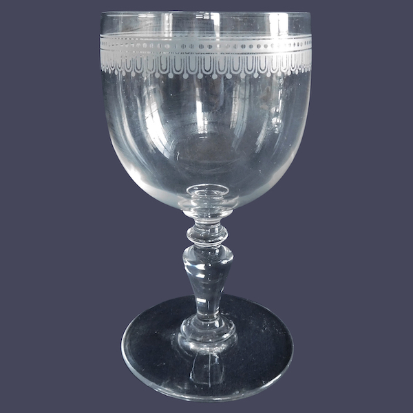 Baccarat crystal wine glass, Louis XVI style engraving - 11,4cm