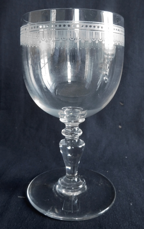 Verre à vin en cristal de Baccarat, modèle à gravure cannelée de style Louis XVI - 11,4cm