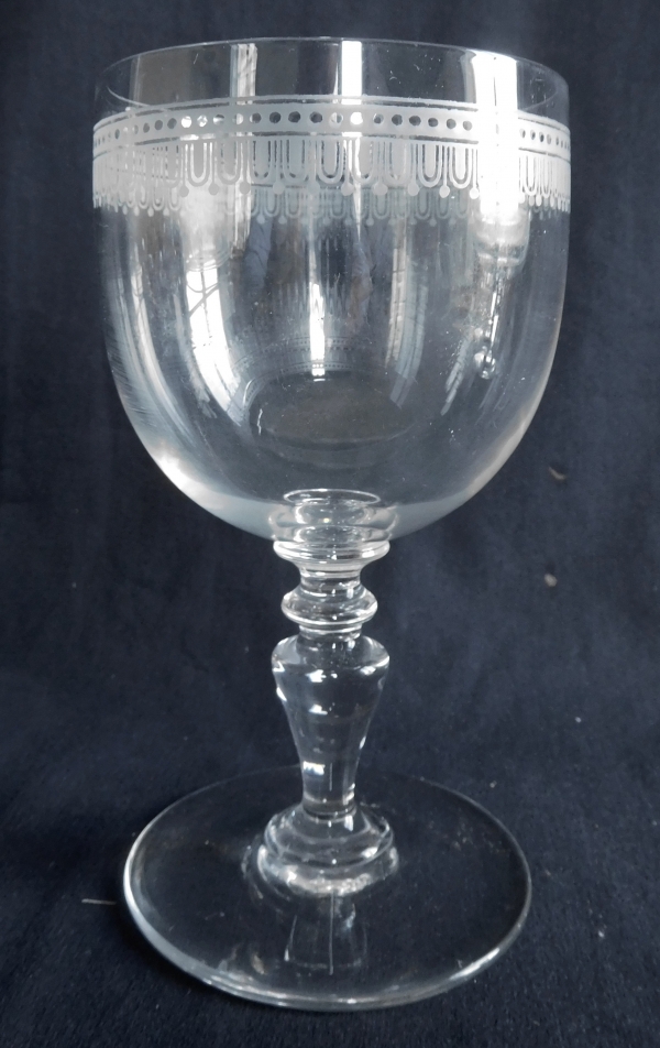 Baccarat crystal wine glass, Louis XVI style engraving - 11,4cm