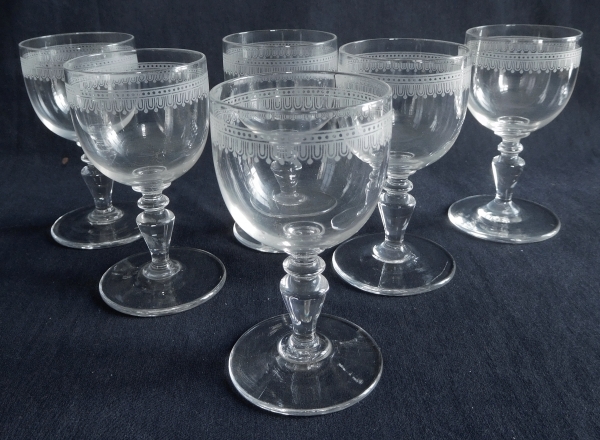 Verre à vin en cristal de Baccarat, modèle à gravure cannelée de style Louis XVI - 11,4cm