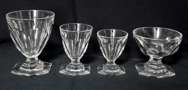 Coupe à champagne en cristal de Baccarat, modèle Bourbon - signé