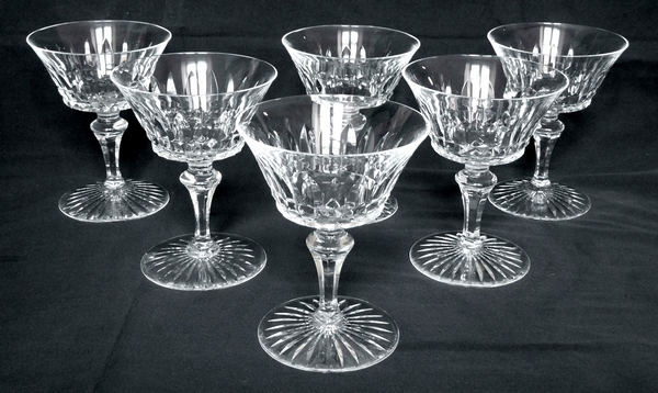 Coupe à champagne en cristal de Baccarat, modèle Buckingham - signée