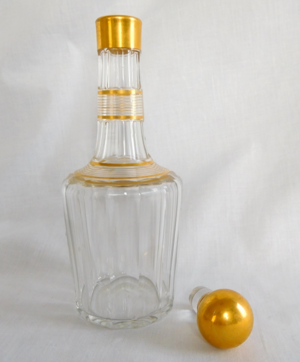 Carafe à liqueur en cristal de Baccarat, modèle Cannelures réhaussé de filets or