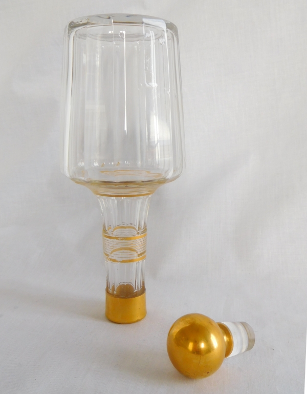 Carafe à liqueur en cristal de Baccarat, modèle Cannelures réhaussé de filets or