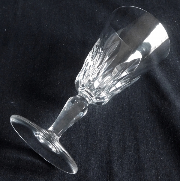 Verre à vin en cristal de Baccarat, modèle Carcassonne - signé - 12,8cm
