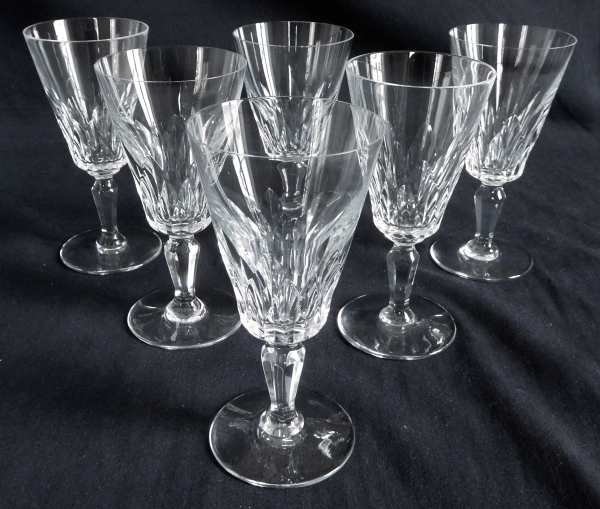 Verre à vin en cristal de Baccarat, modèle Carcassonne - signé - 12,8cm