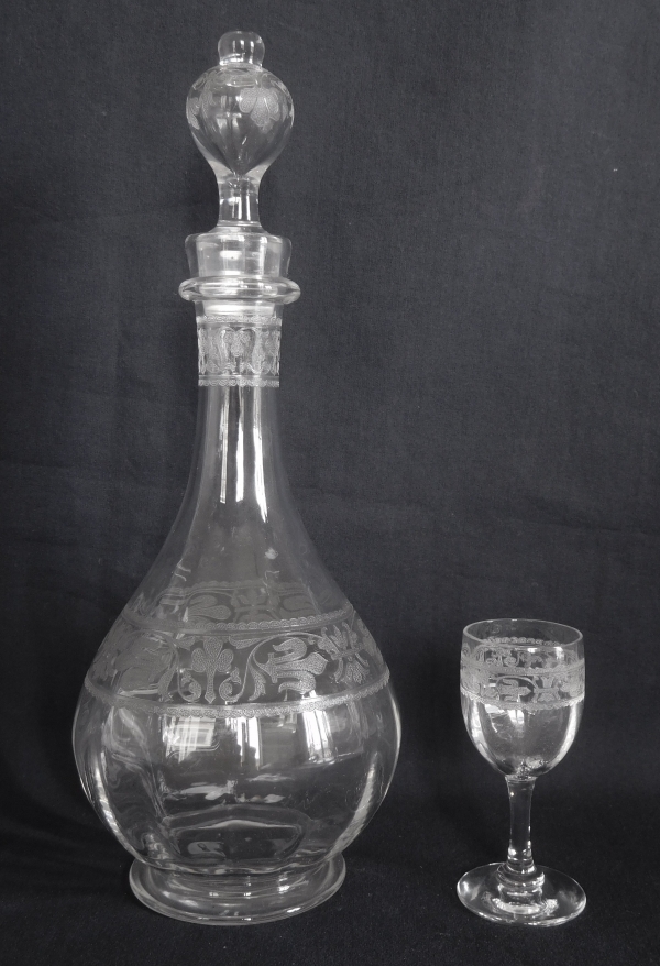 Baccarat crystal liquor bottle, Chablis pattern, Renaissance style engraved with fleur de lys - 25cm