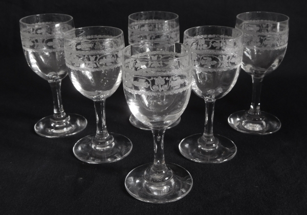 Baccarat crystal water glass, Chablis pattern, Renaissance style engraved with fleur de lys - 16.1cm