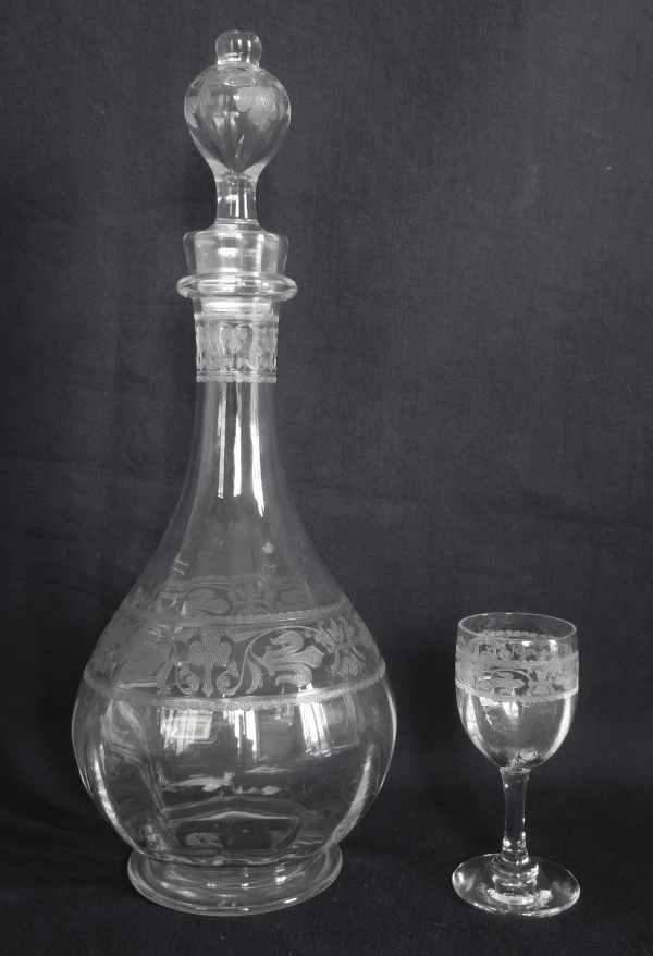 Baccarat crystal water glass, Chablis pattern, Renaissance style engraved with fleur de lys - 16.1cm