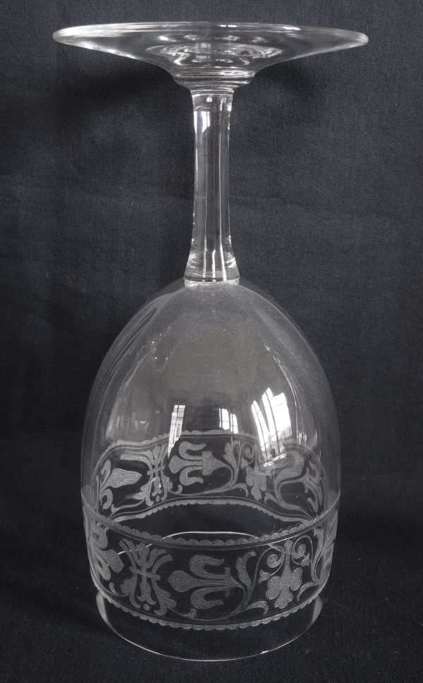 Baccarat crystal wine glass, Chablis pattern, Renaissance style engraved with fleur de lys - 11.7cm