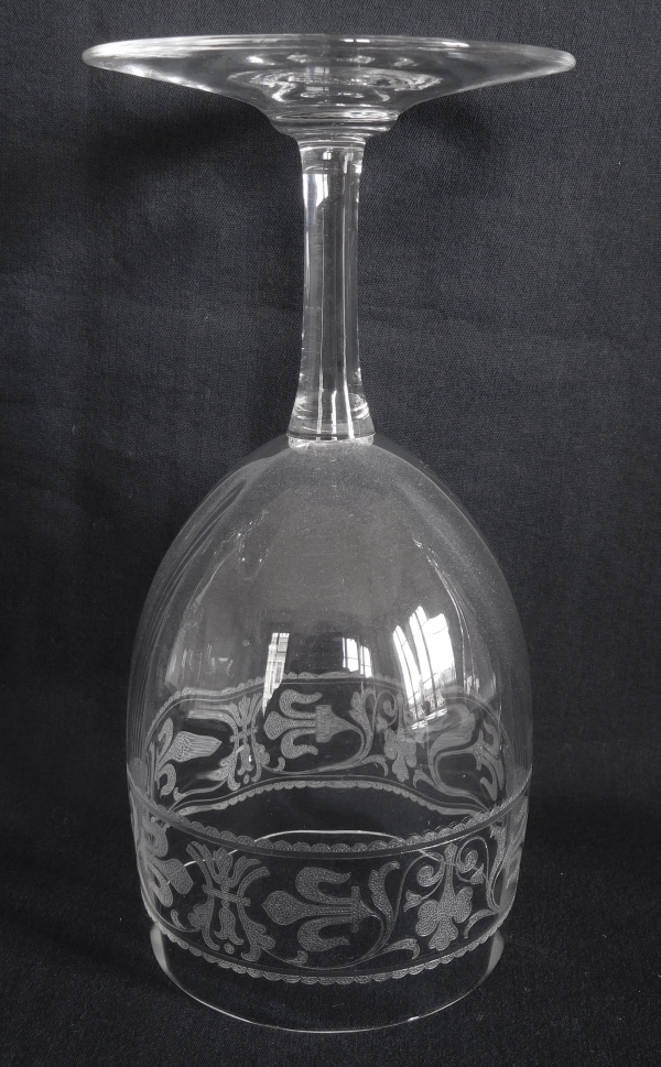 Baccarat crystal port glass, Chablis pattern, Renaissance style engraved with fleur de lys - 9.4cm