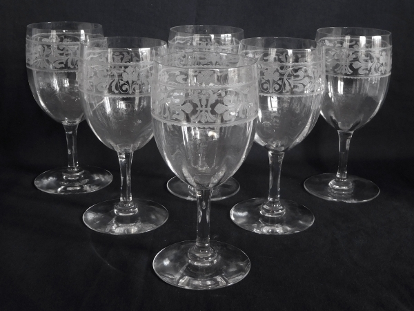 Baccarat crystal wine glass, Chablis pattern, Renaissance style engraved with fleur de lys - 11.7cm