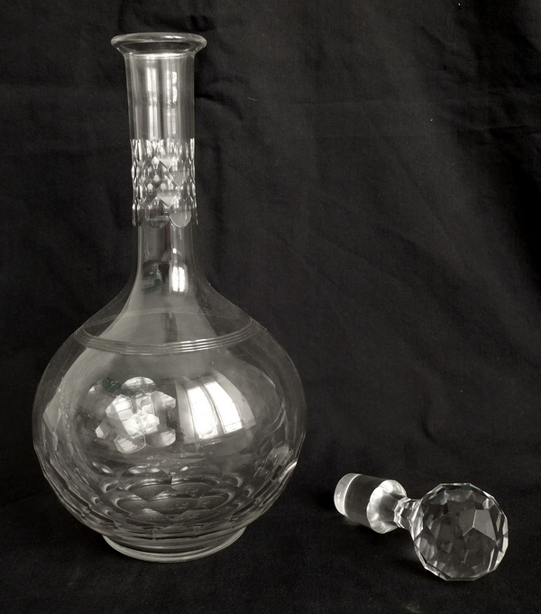 Carafe à vin en cristal de Baccarat, modèle Chauny jambe balustre applati - 26cm