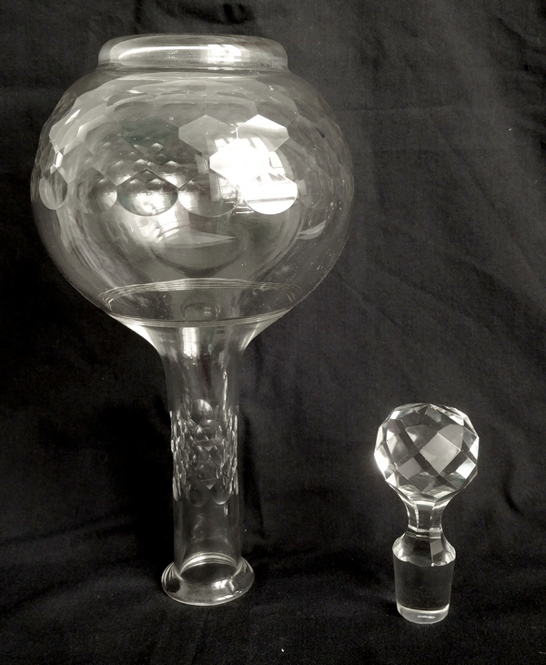Carafe à vin en cristal de Baccarat, modèle Chauny jambe balustre applati - 26cm