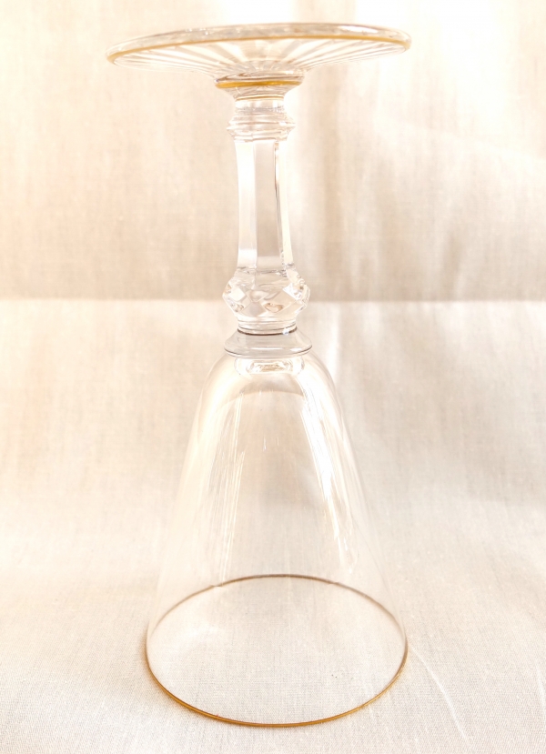 Verre à vin en cristal de Baccarat forme 8469 dorée - 13,8cm