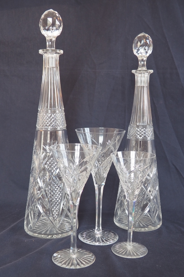 Grande carafe à vin en cristal de Baccarat, modèle conique taille 10834 - 43cm - étiquette