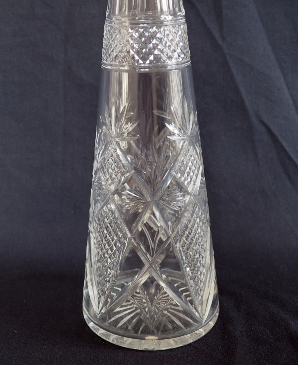 Grande carafe à vin en cristal de Baccarat, modèle conique taille 10834 - 43cm - étiquette
