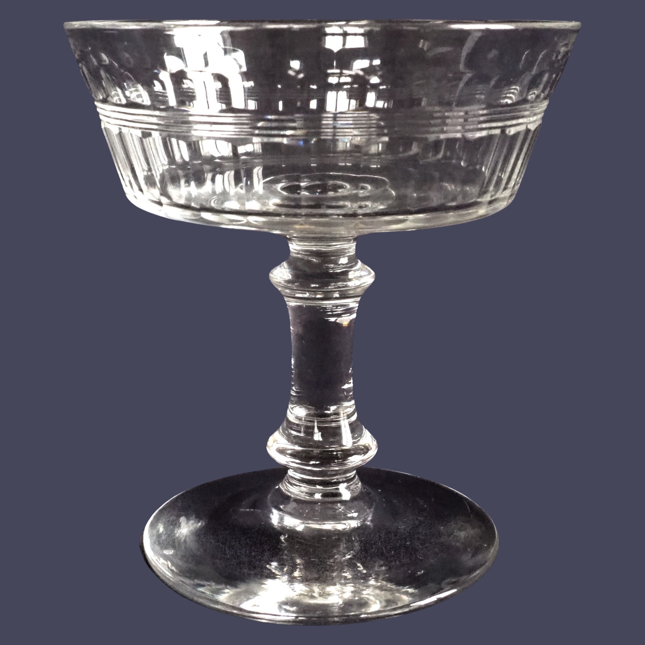 Coupe à champagne en cristal taillé de Baccarat, modèle proche de Chicago