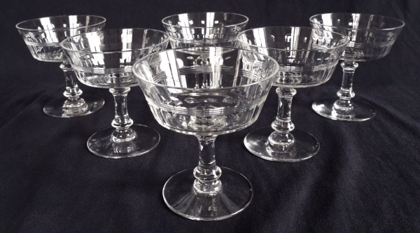 Coupe à champagne en cristal taillé de Baccarat, modèle proche de Chicago