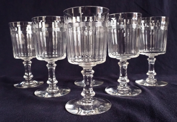 Verre à vin ou porto en cristal taillé de Baccarat, modèle proche de Chicago - 10,9cm