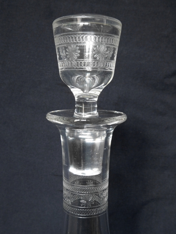 Carafe à eau en cristal de Baccarat, modèle cylindrique gravé étoiles, gravure 4770 - 30,5cm