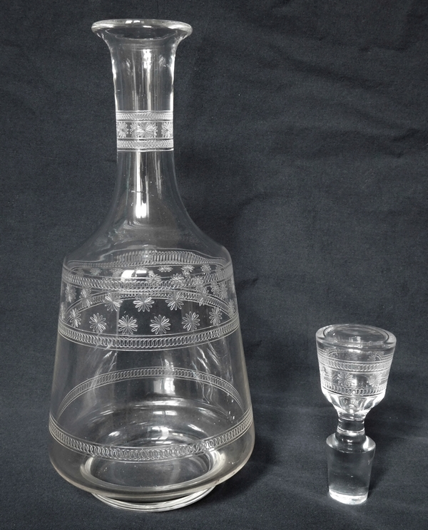 Carafe à liqueur en cristal de Baccarat, modèle cylindrique gravé étoiles, gravure 4770 - 21,8cm