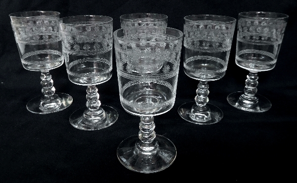 Verre à liqueur en cristal de Baccarat, modèle cylindrique gravé étoiles - 8.5cm