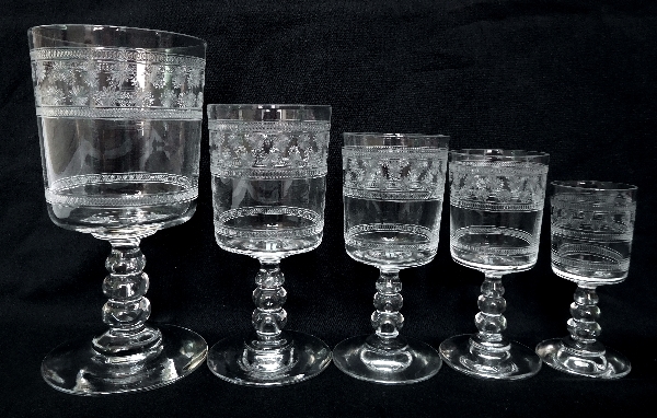 Verre à madère ou à porto en cristal de Baccarat, modèle cylindrique gravé étoiles - 9,8cm