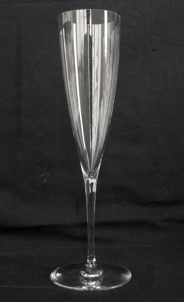 Flûte à champagne en cristal de Baccarat, modèle Dom Perignon - signée