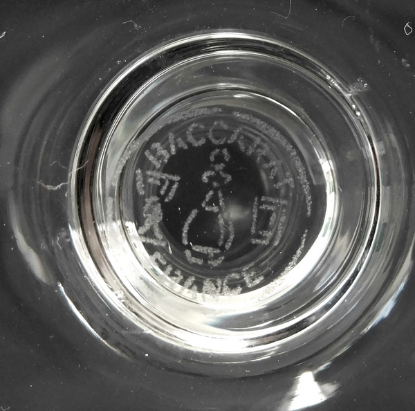 Flûte à champagne en cristal de Baccarat, modèle Dom Perignon - signée