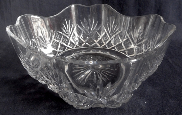 Grand saladier en cristal de Baccarat, modèle Douai