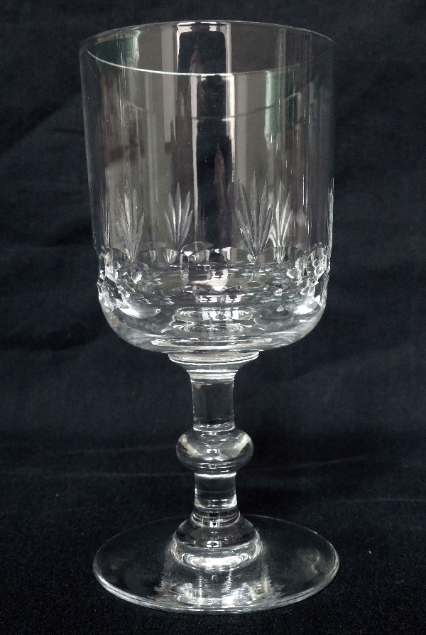 Baccarat crystal wine glass, scale and palm cut pattern - 11.1cm