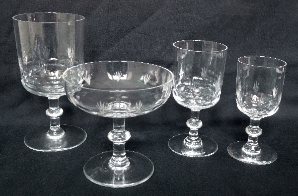 Baccarat crystal wine glass, scale and palm cut pattern - 11.1cm