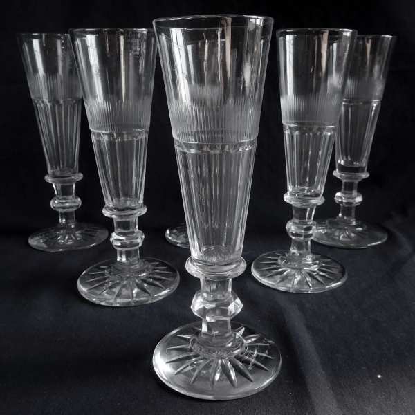 Flûte à champagne en cristal de Baccarat taillé à facettes et biseaux, vers 1850