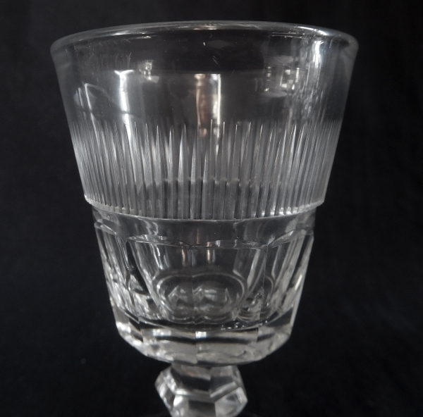 Verre à eau en cristal de Baccarat taillé à facettes et biseaux, vers 1850 - 13cm