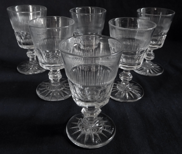 Verre à vin en cristal de Baccarat taillé à facettes et biseaux, vers 1850 - 10,7cm