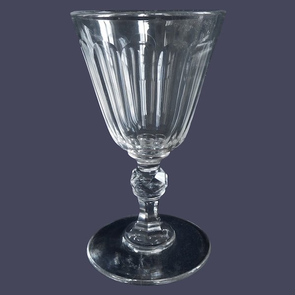 Verre à vin blanc en cristal de Baccarat taillé, époque XIXe vers 1850 - 10,5cm