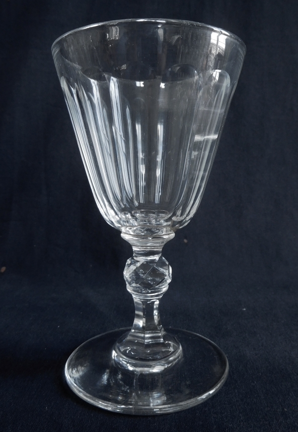 Verre à vin blanc en cristal de Baccarat taillé, époque XIXe vers 1850 - 10,5cm