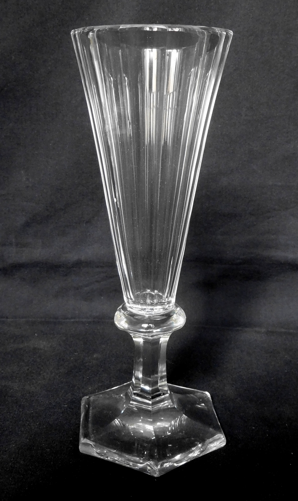 Flûte à champagne en cristal de Baccarat taillé à pans coupés, époque Restauration vers 1840