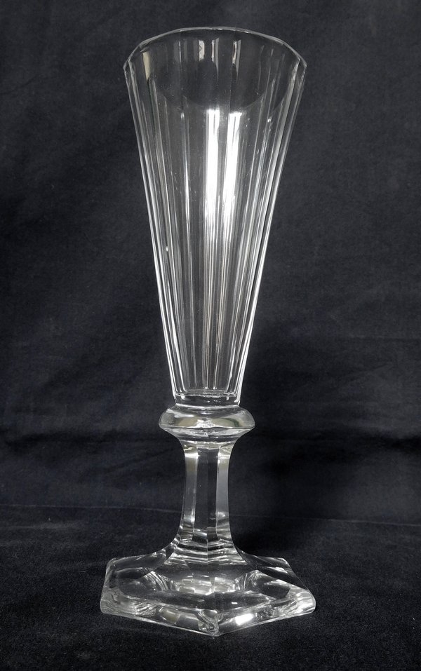 Flûte à champagne en cristal de Baccarat taillé à pans coupés, époque Restauration vers 1840