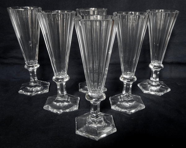 Flûte à champagne en cristal de Baccarat taillé à pans coupés, époque Restauration vers 1840