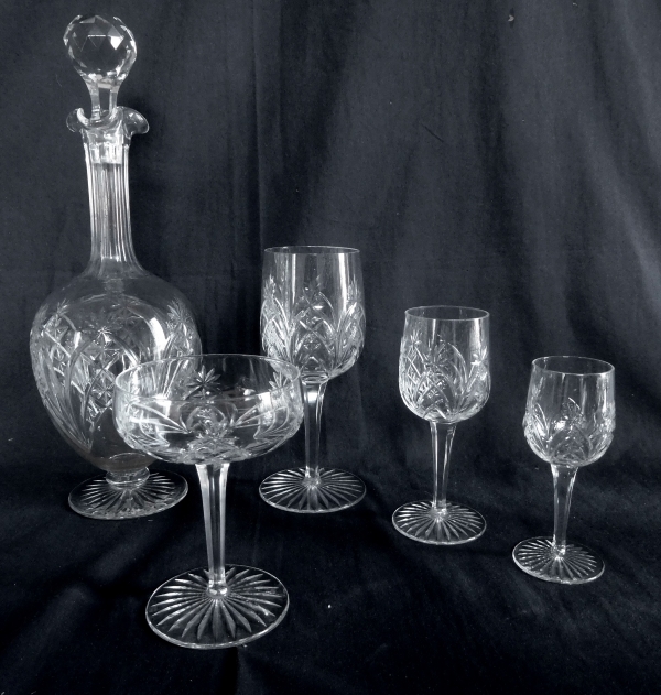 Baccarat crystal wine decanter, 9232 shape and 9255 pattern, late 19th century - 32cm