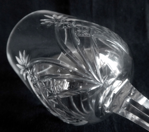 Baccarat crystal wine glass, 9232 shape and 9255 pattern, late 19th century - 14.1cm